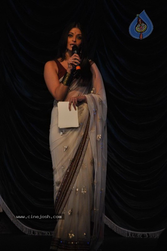 Abhishek,Aishwarya Rai,Vikram At Raavan Music launch - 43 / 53 photos