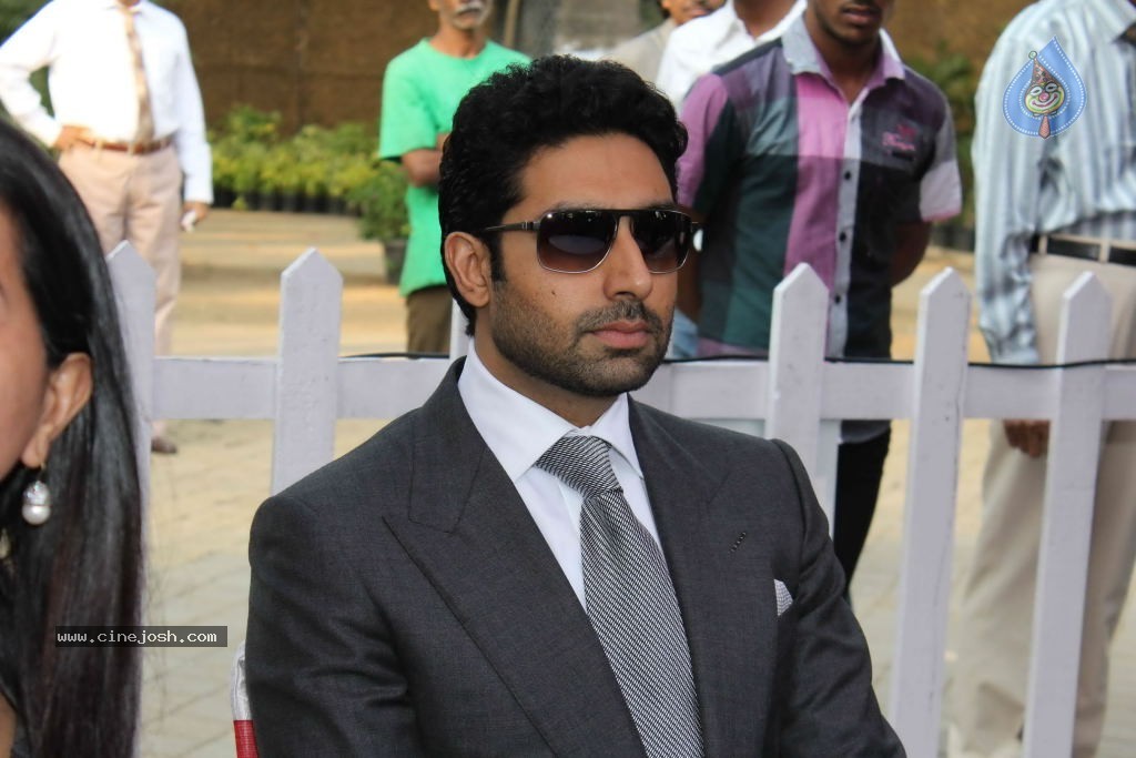 Abhishek Bachchan at Mid Day Trophy Race - 3 / 21 photos