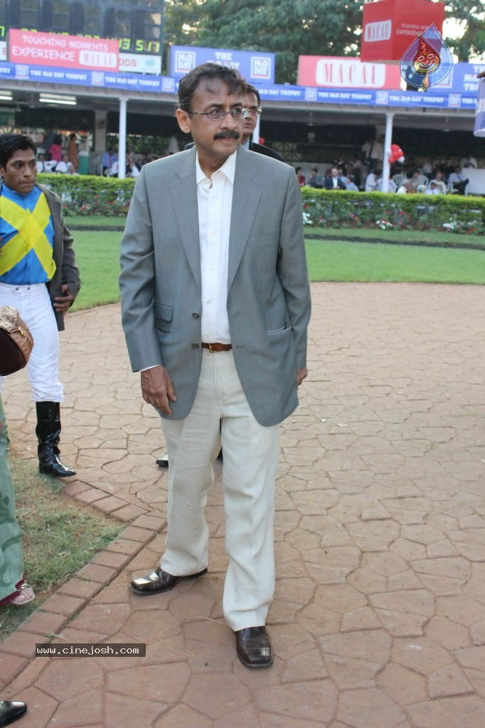 Abhishek Bachchan at Mid Day Trophy Race - 5 / 21 photos