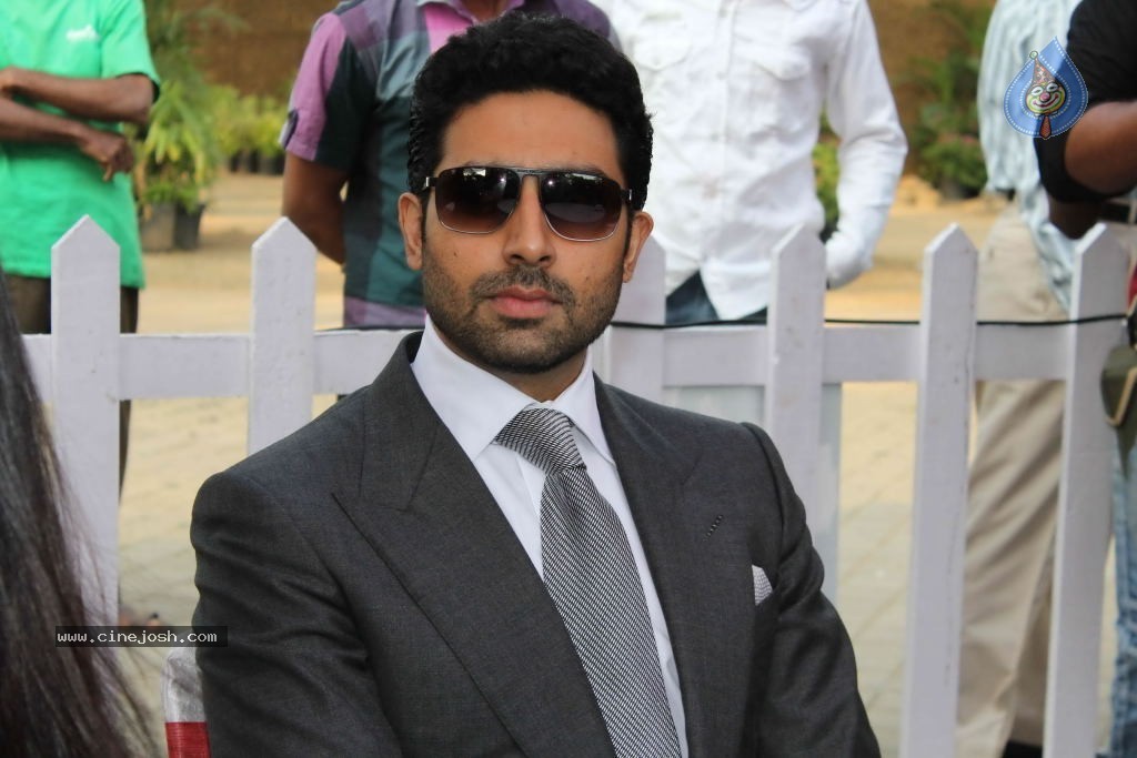 Abhishek Bachchan at Mid Day Trophy Race - 6 / 21 photos