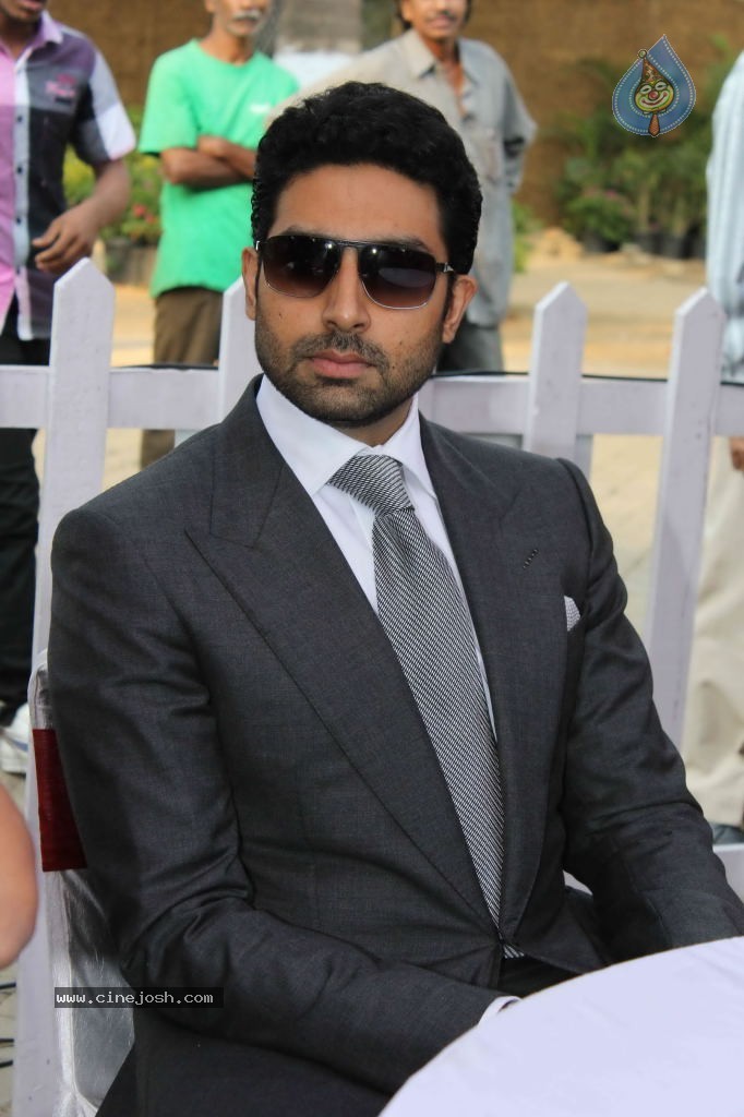 Abhishek Bachchan at Mid Day Trophy Race - 9 / 21 photos