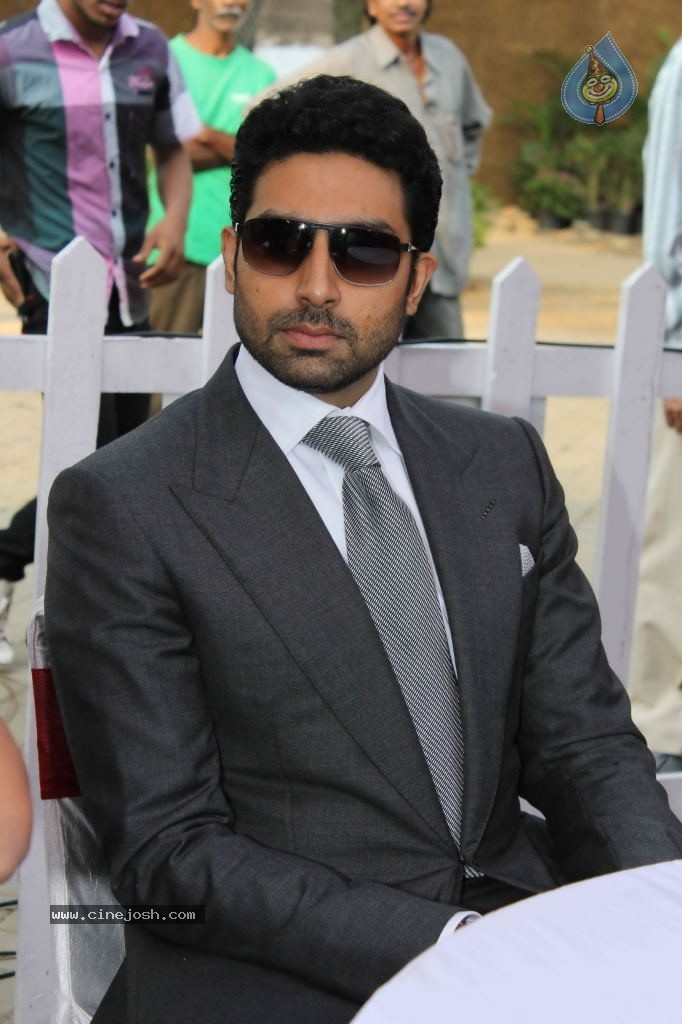 Abhishek Bachchan at Mid Day Trophy Race - 15 / 21 photos