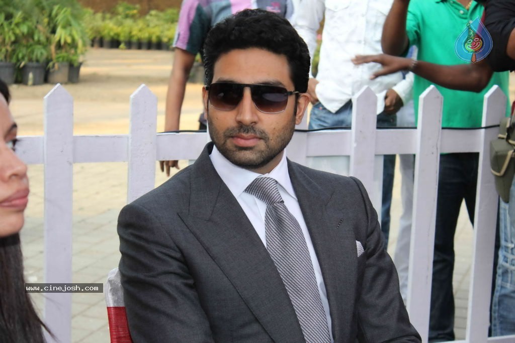 Abhishek Bachchan at Mid Day Trophy Race - 17 / 21 photos