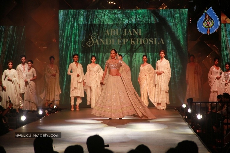 Abu Jani And Sandeep Khosla Fashion Show Photos - 1 / 40 photos