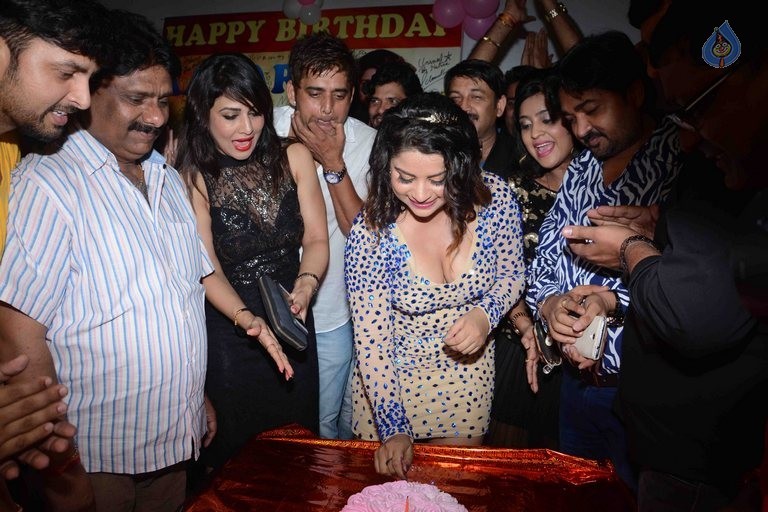 Actress Aanara Gupta Birthday Bash - 2 / 21 photos