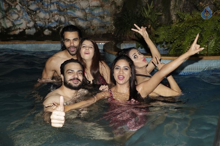 Actress Ramanithu Chaudhary Birthday Bash - 25 / 31 photos