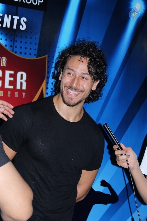 Adah Sharma and Tiger Shroff Launches Super Soccer Tournament - 25 / 38 photos