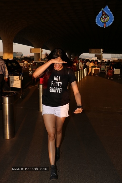Adah Sharma Spotted at Airport - 5 / 14 photos