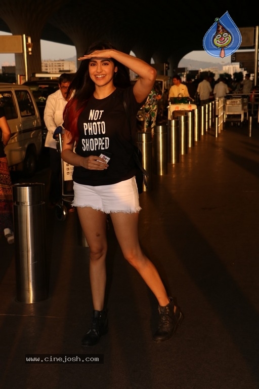 Adah Sharma Spotted at Airport - 11 / 14 photos