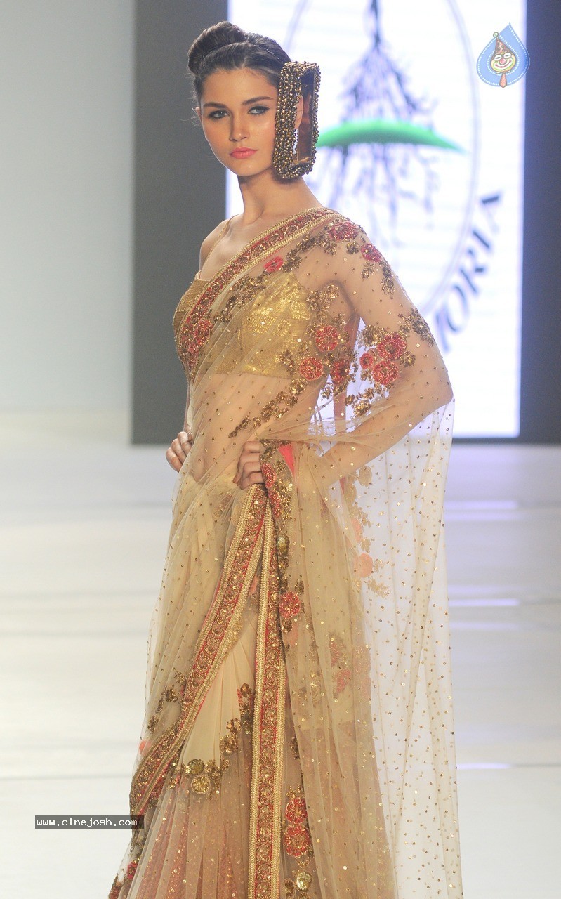 Aditi Govitrikar Walks the Ramp for Amy Billimoria - 28 / 28 photos