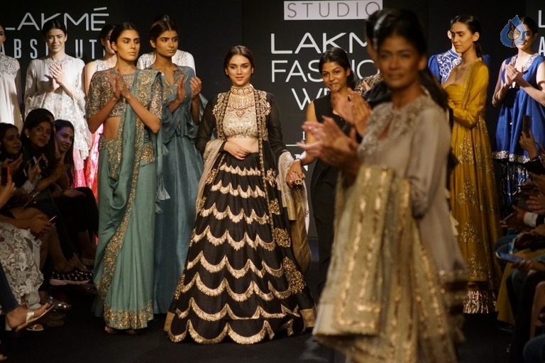 Aditi Rao Hydari at LFW Winter Festive 2017 - 3 / 16 photos
