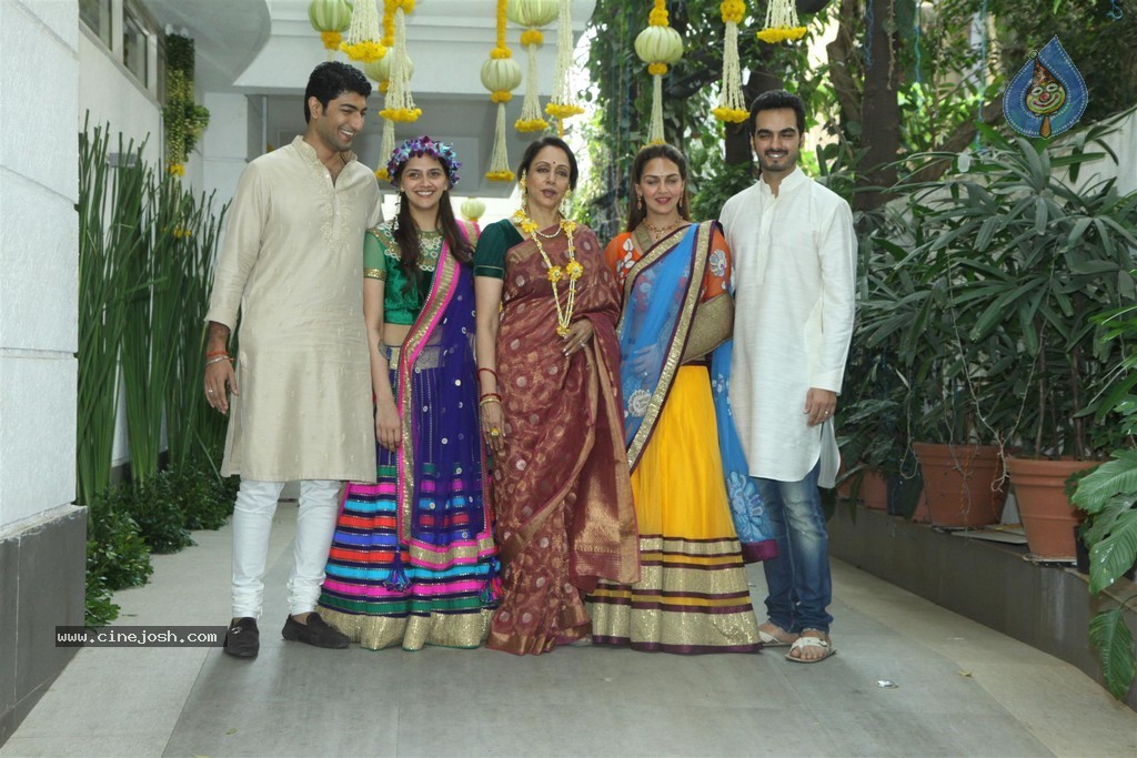 Ahana Deol Mehendi Function - 29 / 51 photos