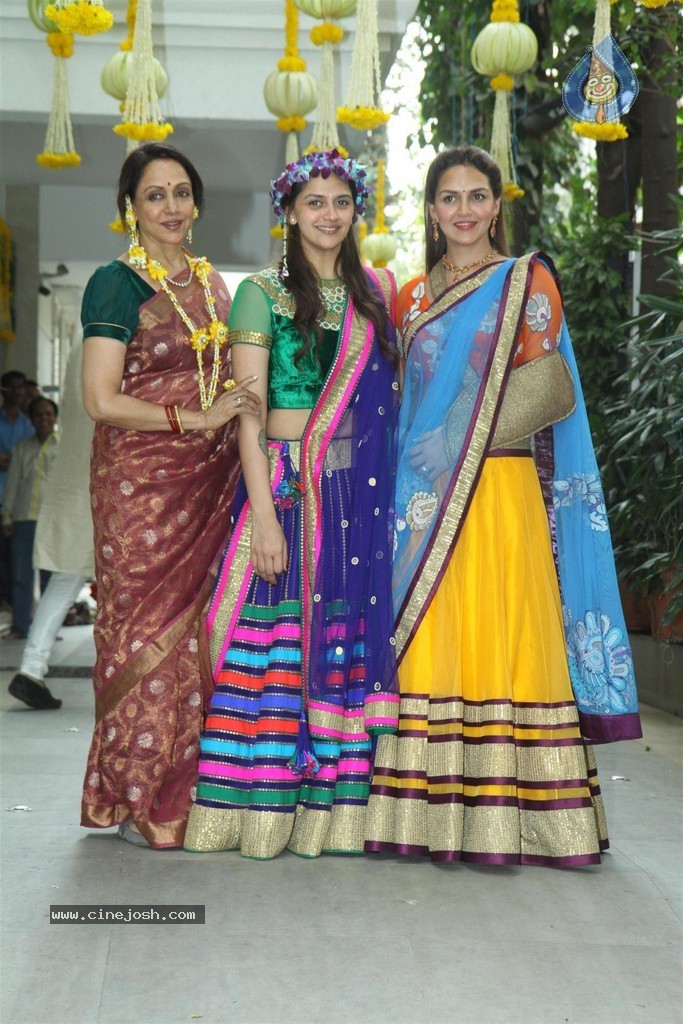 Ahana Deol Mehendi Function - 40 / 51 photos