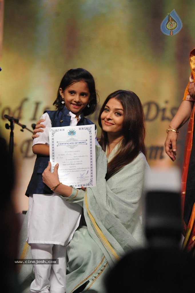 Aish at Sri Sathya Sai Baba 3rd Anniversary Event - 6 / 103 photos