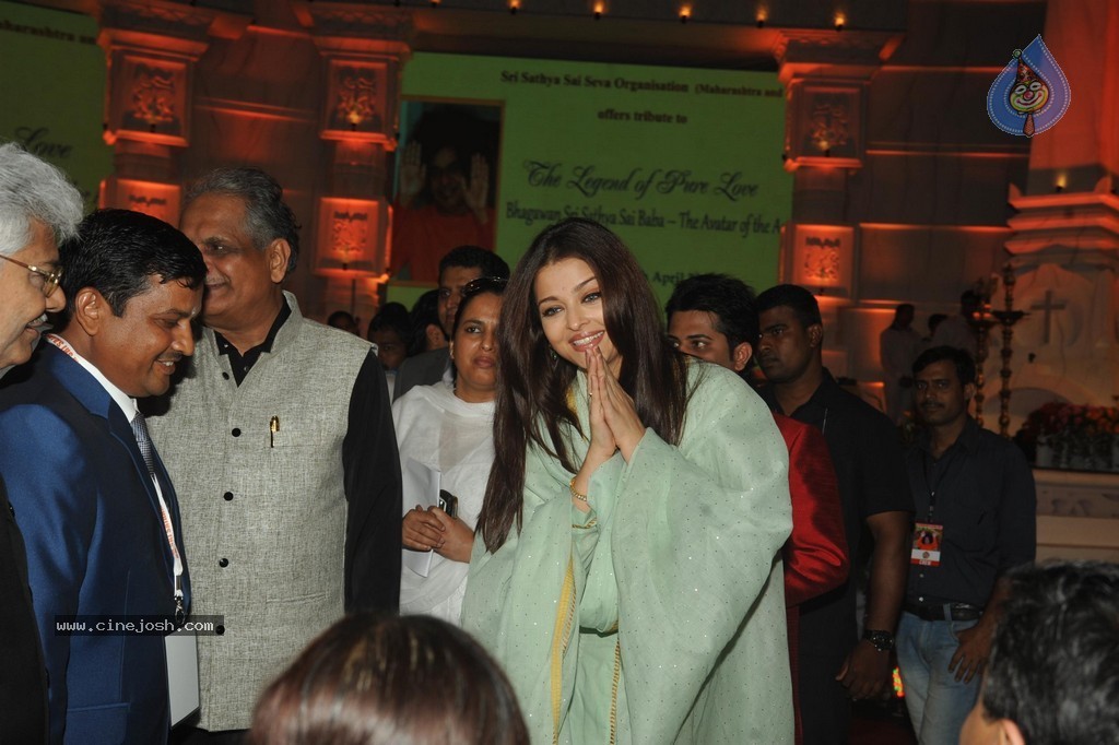 Aish at Sri Sathya Sai Baba 3rd Anniversary Event - 17 / 103 photos