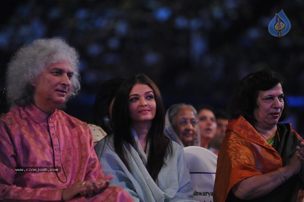 Aish at Sri Sathya Sai Baba 3rd Anniversary Event - 18 / 103 photos