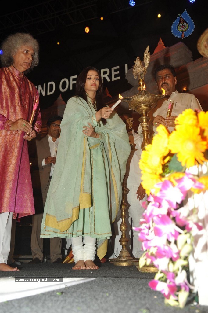 Aish at Sri Sathya Sai Baba 3rd Anniversary Event - 26 / 103 photos