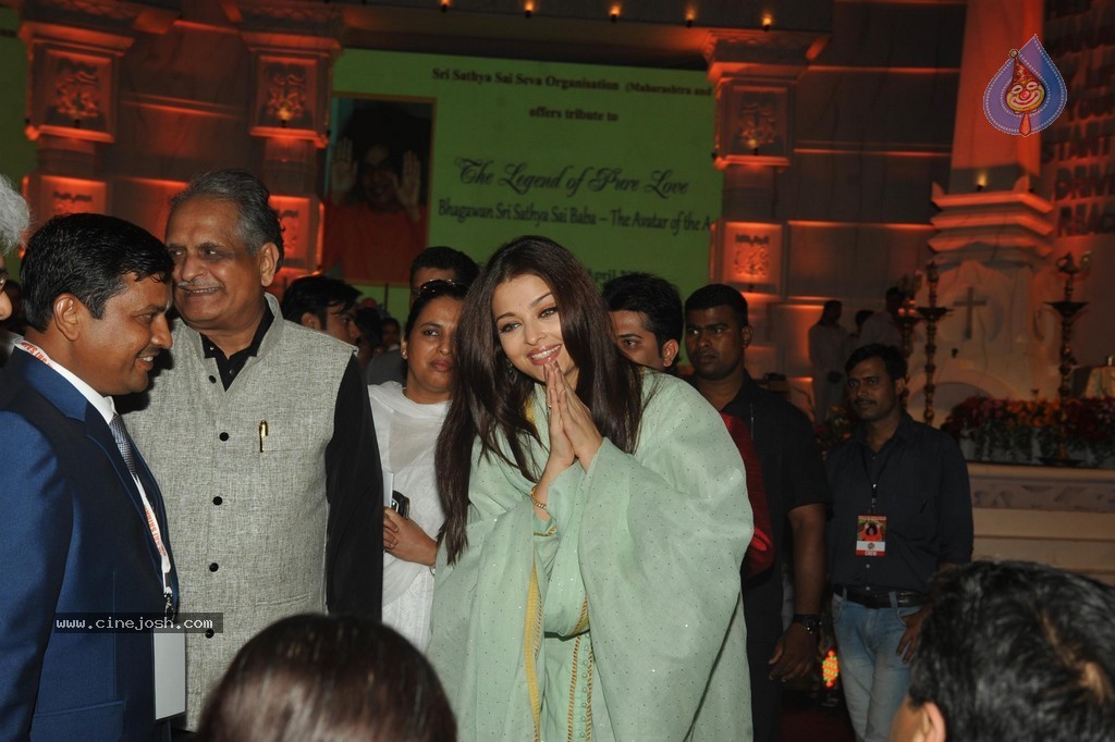 Aish at Sri Sathya Sai Baba 3rd Anniversary Event - 35 / 103 photos