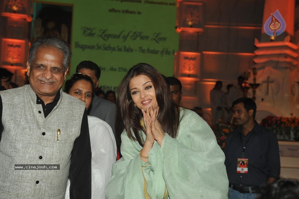 Aish at Sri Sathya Sai Baba 3rd Anniversary Event - 37 / 103 photos