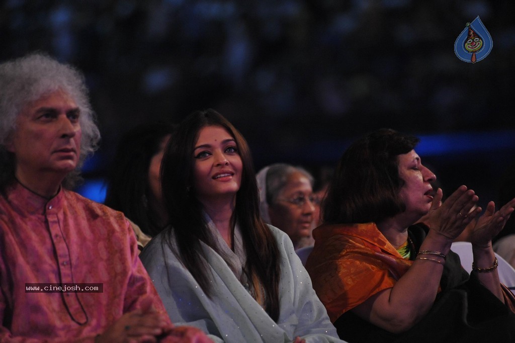 Aish at Sri Sathya Sai Baba 3rd Anniversary Event - 42 / 103 photos