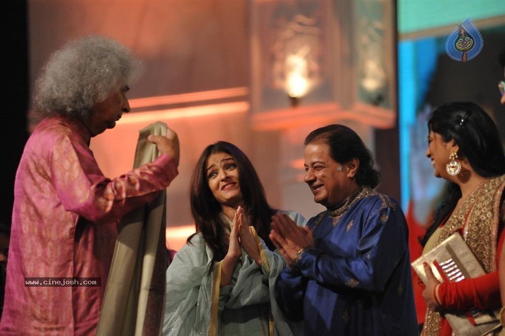 Aish at Sri Sathya Sai Baba 3rd Anniversary Event - 80 / 103 photos