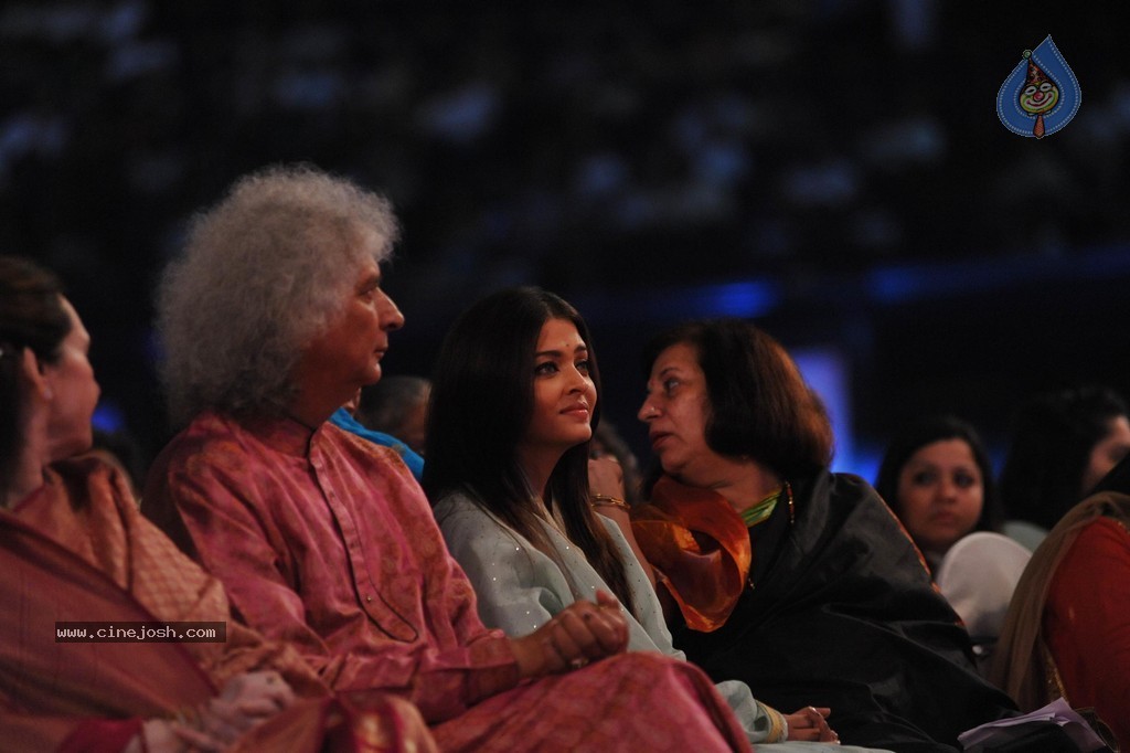 Aish at Sri Sathya Sai Baba 3rd Anniversary Event - 88 / 103 photos