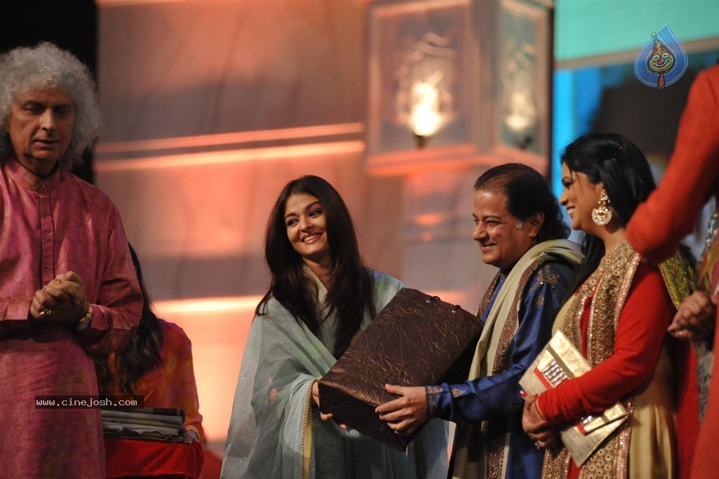 Aish at Sri Sathya Sai Baba 3rd Anniversary Event - 102 / 103 photos