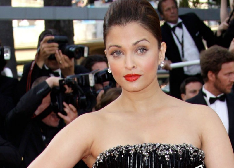Aishwarya n Deepika at Cannes Film Festival 2010 - 6 / 22 photos