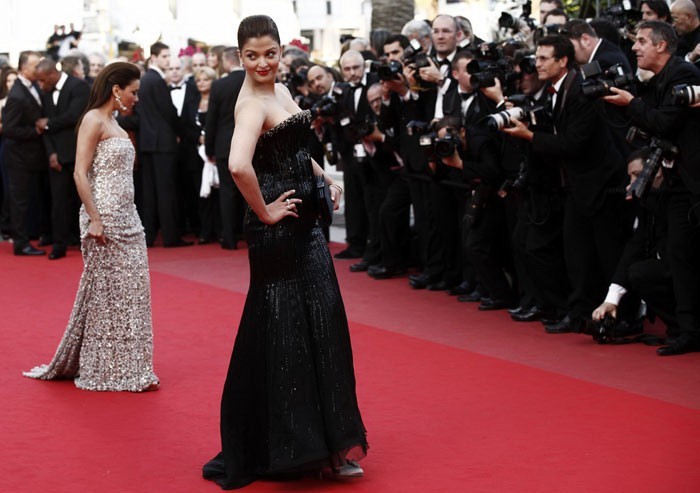 Aishwarya n Deepika at Cannes Film Festival 2010 - 7 / 22 photos