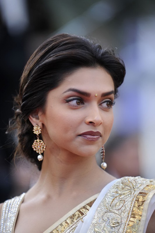 Aishwarya n Deepika at Cannes Film Festival 2010 - 21 / 22 photos