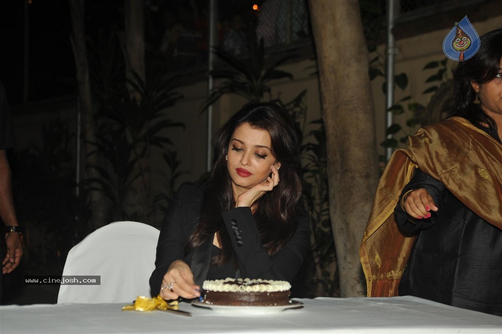 Aishwarya Rai 41st Bday Event - 42 / 62 photos