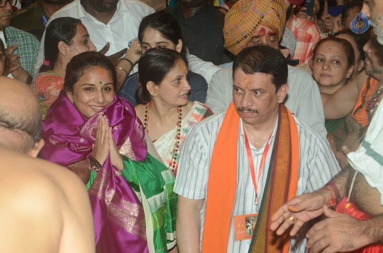Aishwarya Rai and Vidya Balan at GSB Ganpati - 2 / 7 photos