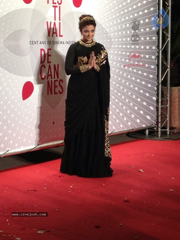 Aishwarya Rai at Cannes Film Festival - 5 / 19 photos