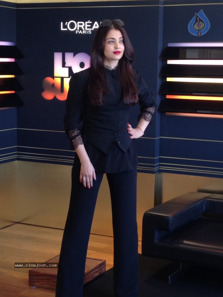 Aishwarya Rai at Cannes Film Festival - 14 / 19 photos