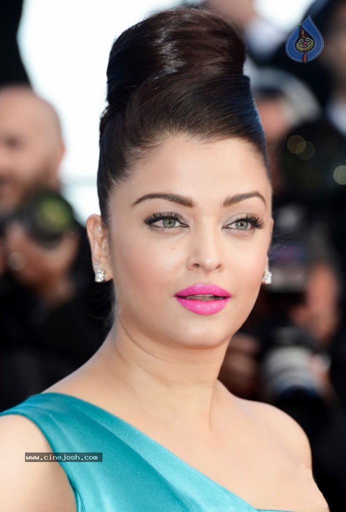 Aishwarya Rai at Cannes Film Festival - Photo 19 of 19 Aishwarya Rai at Cannes Film Festival - Photo 19 of 19