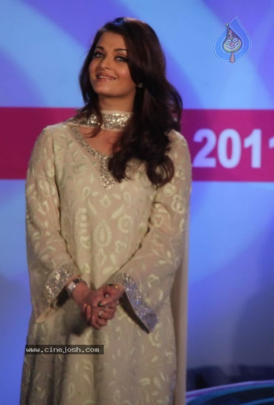 Aishwarya Rai at Lavasa Women Drive Awards - 45 / 45 photos