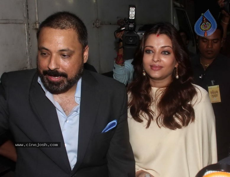 Aishwarya Rai at Shri Hanuman Chalisa Album Launch - 20 / 51 photos