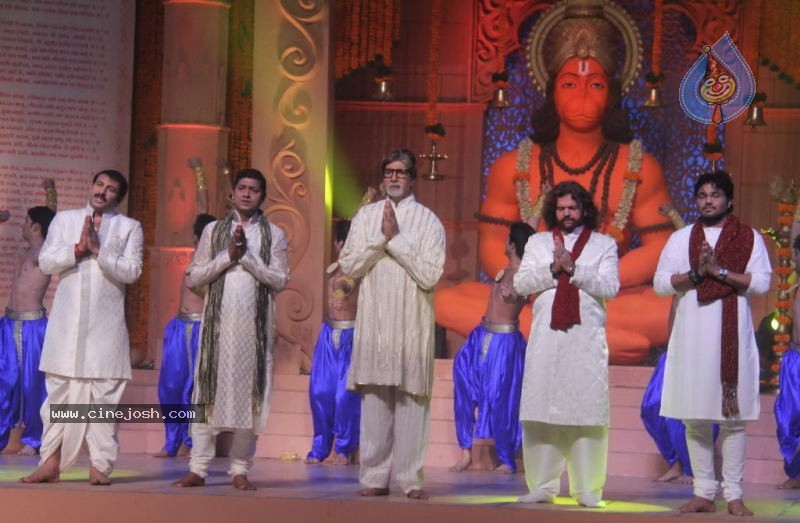 Aishwarya Rai at Shri Hanuman Chalisa Album Launch - 24 / 51 photos