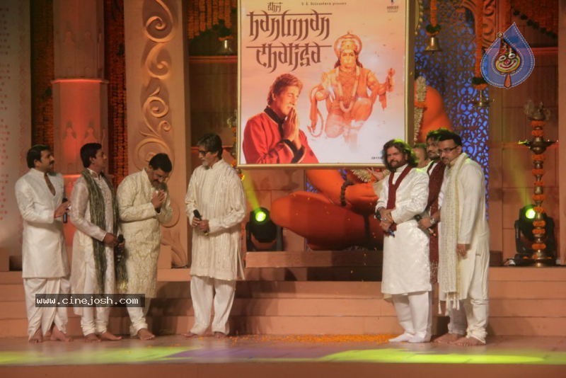 Aishwarya Rai at Shri Hanuman Chalisa Album Launch - 31 / 51 photos