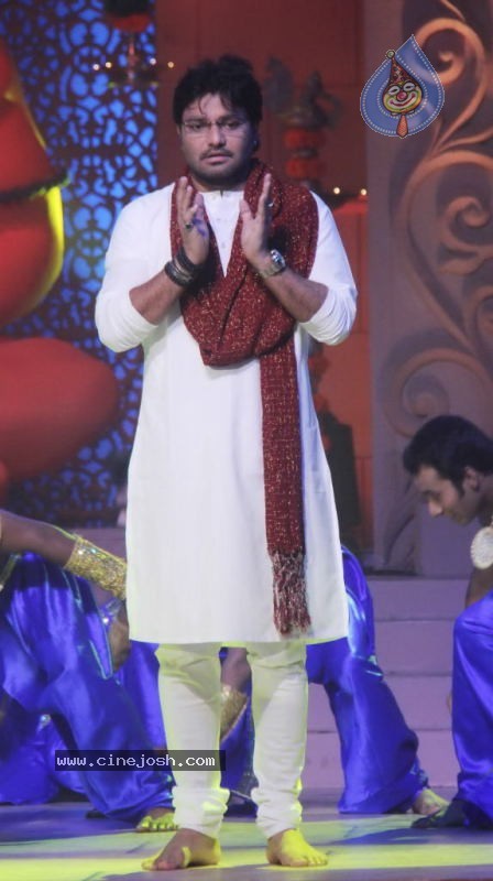 Aishwarya Rai at Shri Hanuman Chalisa Album Launch - 37 / 51 photos