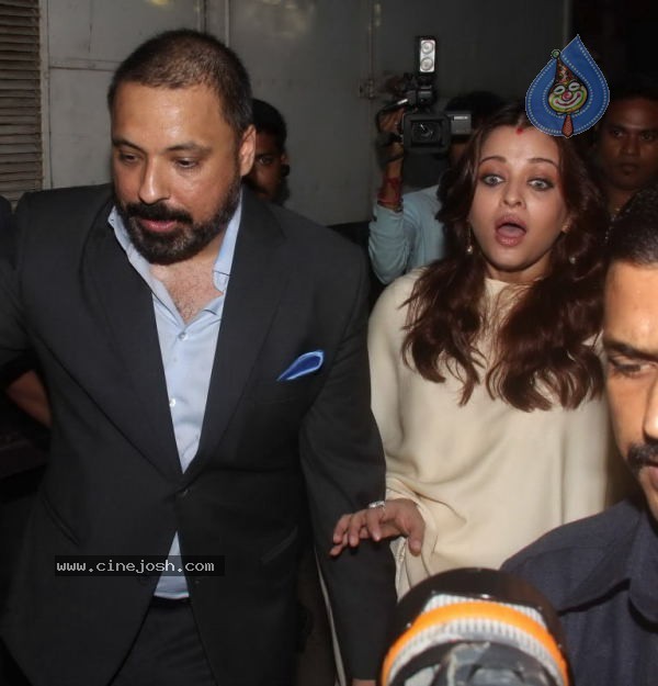 Aishwarya Rai at Shri Hanuman Chalisa Album Launch - 39 / 51 photos