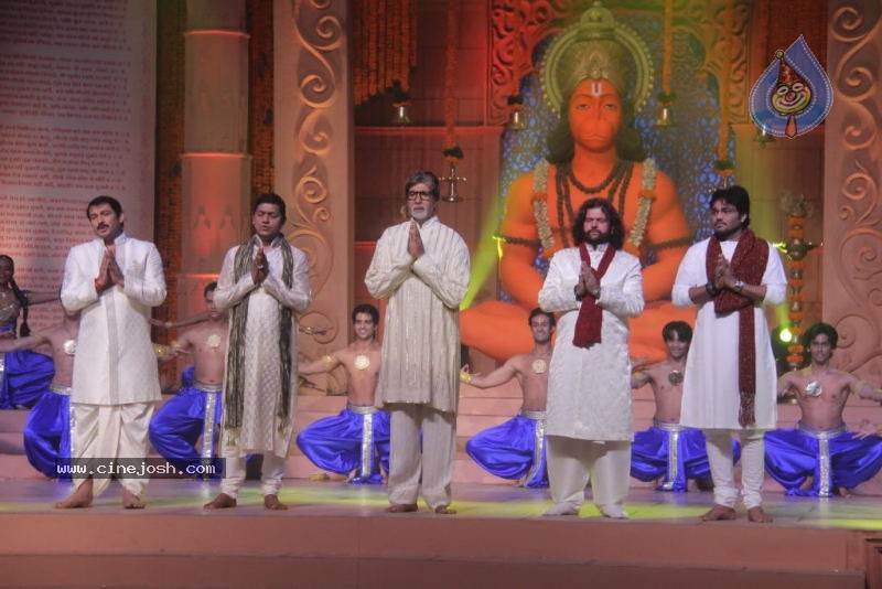 Aishwarya Rai at Shri Hanuman Chalisa Album Launch - 44 / 51 photos