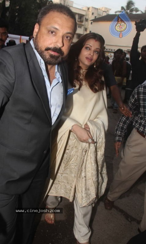 Aishwarya Rai at Shri Hanuman Chalisa Album Launch - 51 / 51 photos