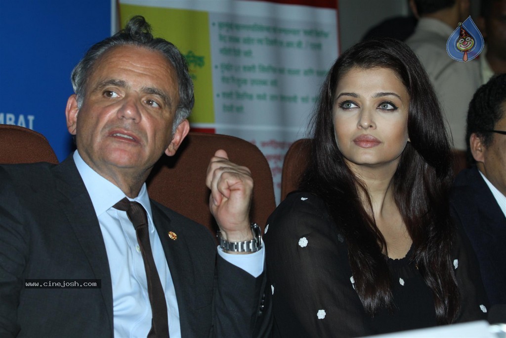 Aishwarya Rai at UNAIDS Event - 4 / 82 photos