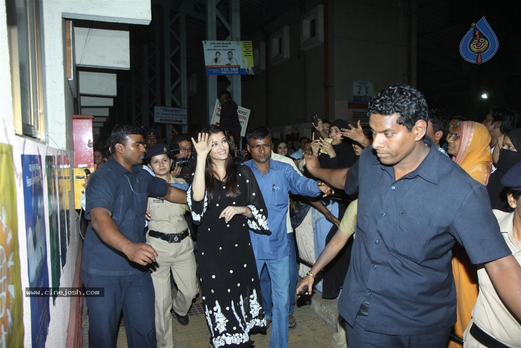 Aishwarya Rai at UNAIDS Event - 18 / 82 photos