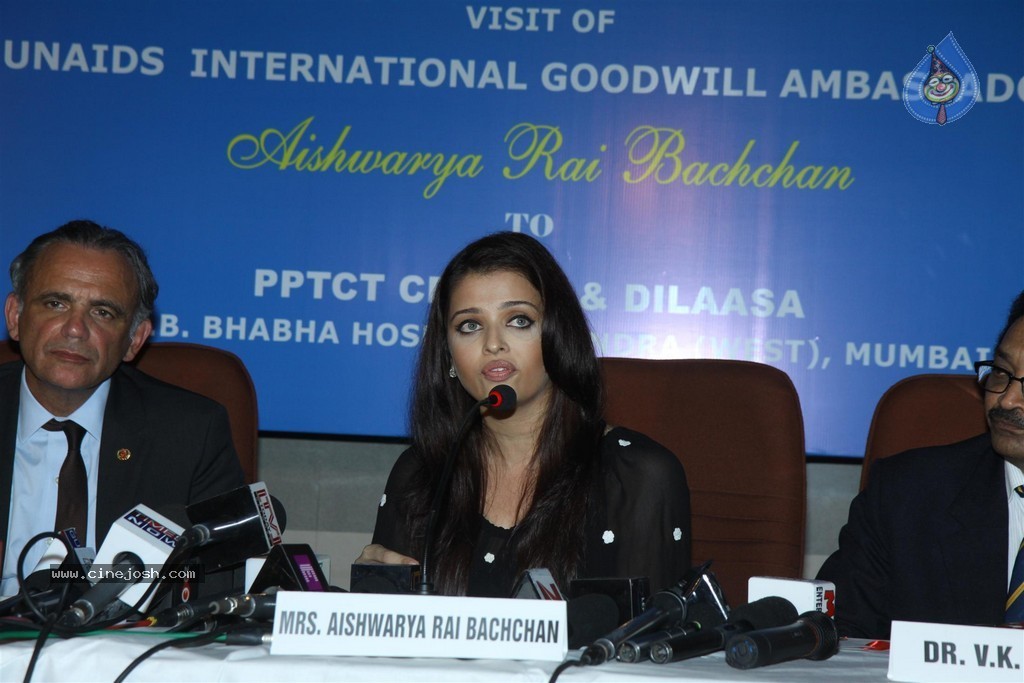 Aishwarya Rai at UNAIDS Event - 32 / 82 photos