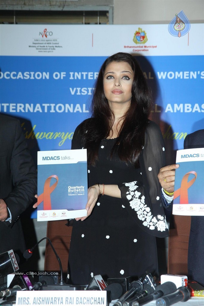 Aishwarya Rai at UNAIDS Event - 56 / 82 photos