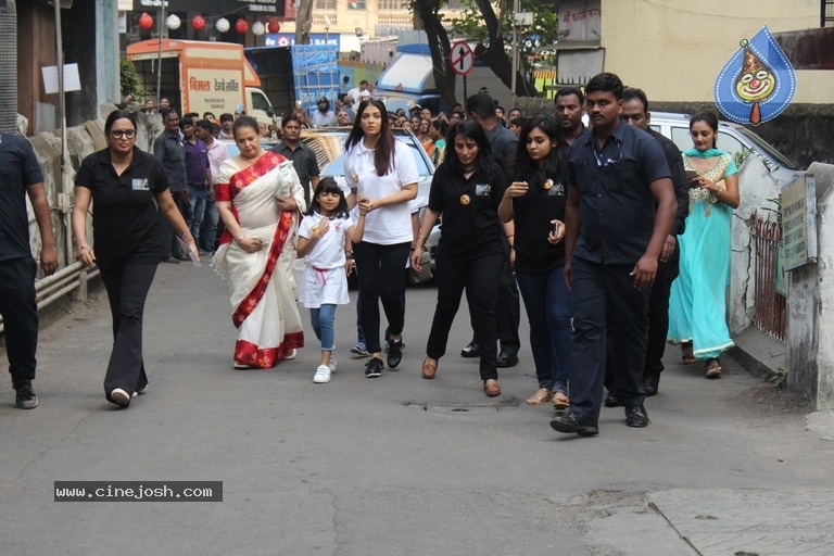 Aishwarya Rai Bachchan Announces Her Fathers Birthday - 8 / 21 photos