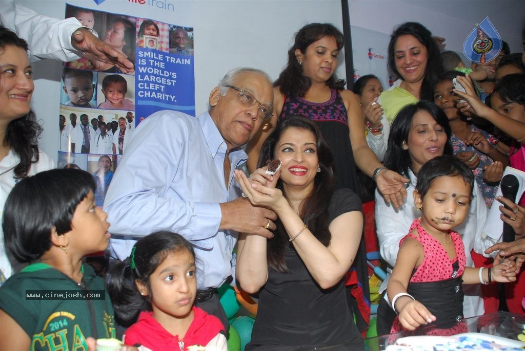 Aishwarya Rai Celebrates 20th Anniversary of Miss World title Win - 9 / 34 photos