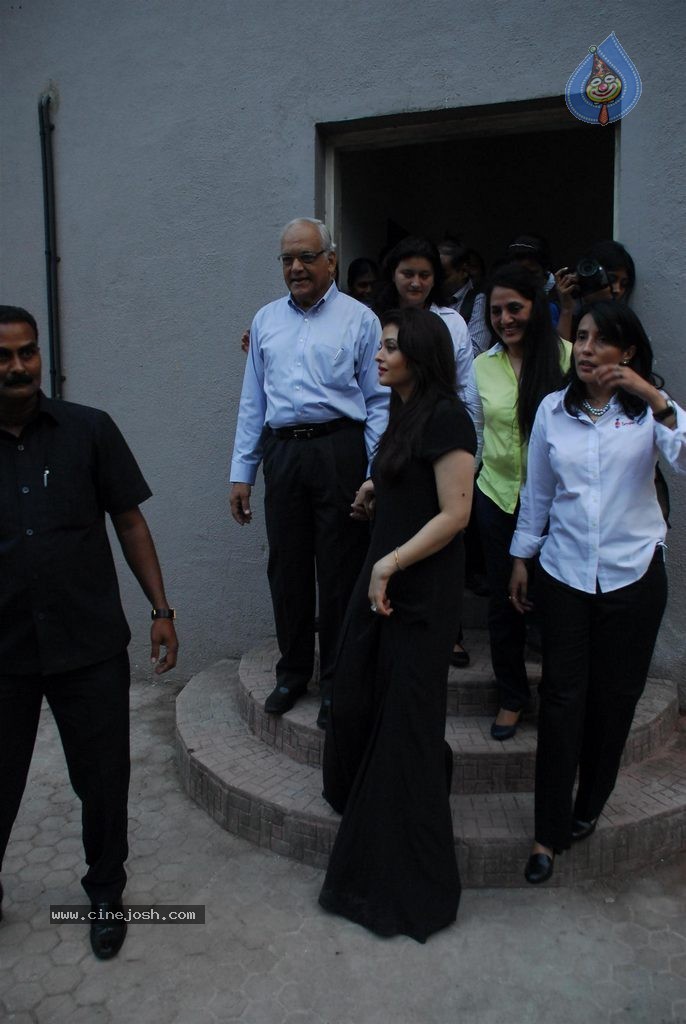 Aishwarya Rai Celebrates 20th Anniversary of Miss World title Win - 12 / 34 photos